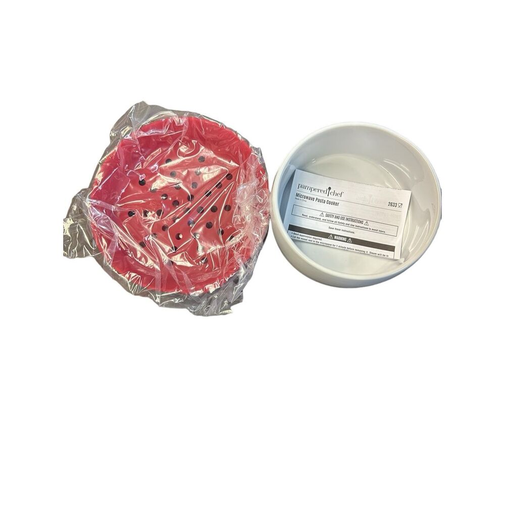 Pampered Chef Microwave white Pasta Cooker Red Lid # 2633 New in Original Box